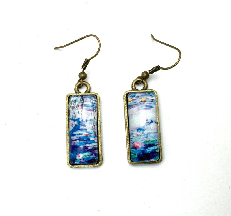Hängende, Unpassende Ohrringe, Rechteckige Cabochons, Nymphéas Von Monet Hängende, Unpassende Ohrringe, Rechteckige Cabochons, Nymphéas Von Monet von Thisliacreations
