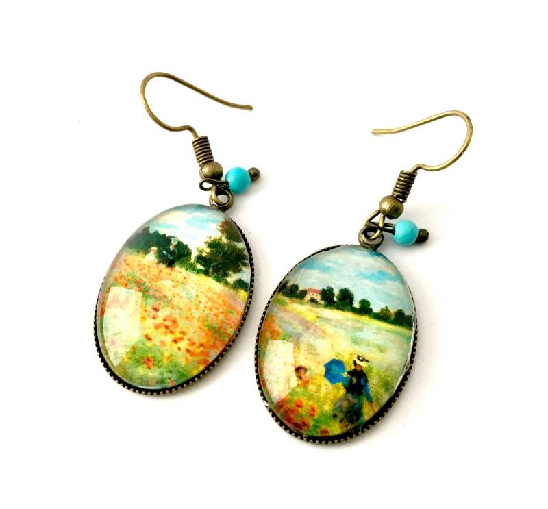 Hängende Ohrringe Im Ovalen Cabochon-stil Mit Monets Mohnblumen-Gemälde. Berühmtes Gemälde. Glas Und Bronze Hängende Ohrringe Im Ovalen Cabochon-stil Mit Monets Mohnblumen-Gemälde. Berühmtes Gemälde. Glas Und Bronze von Thisliacreations