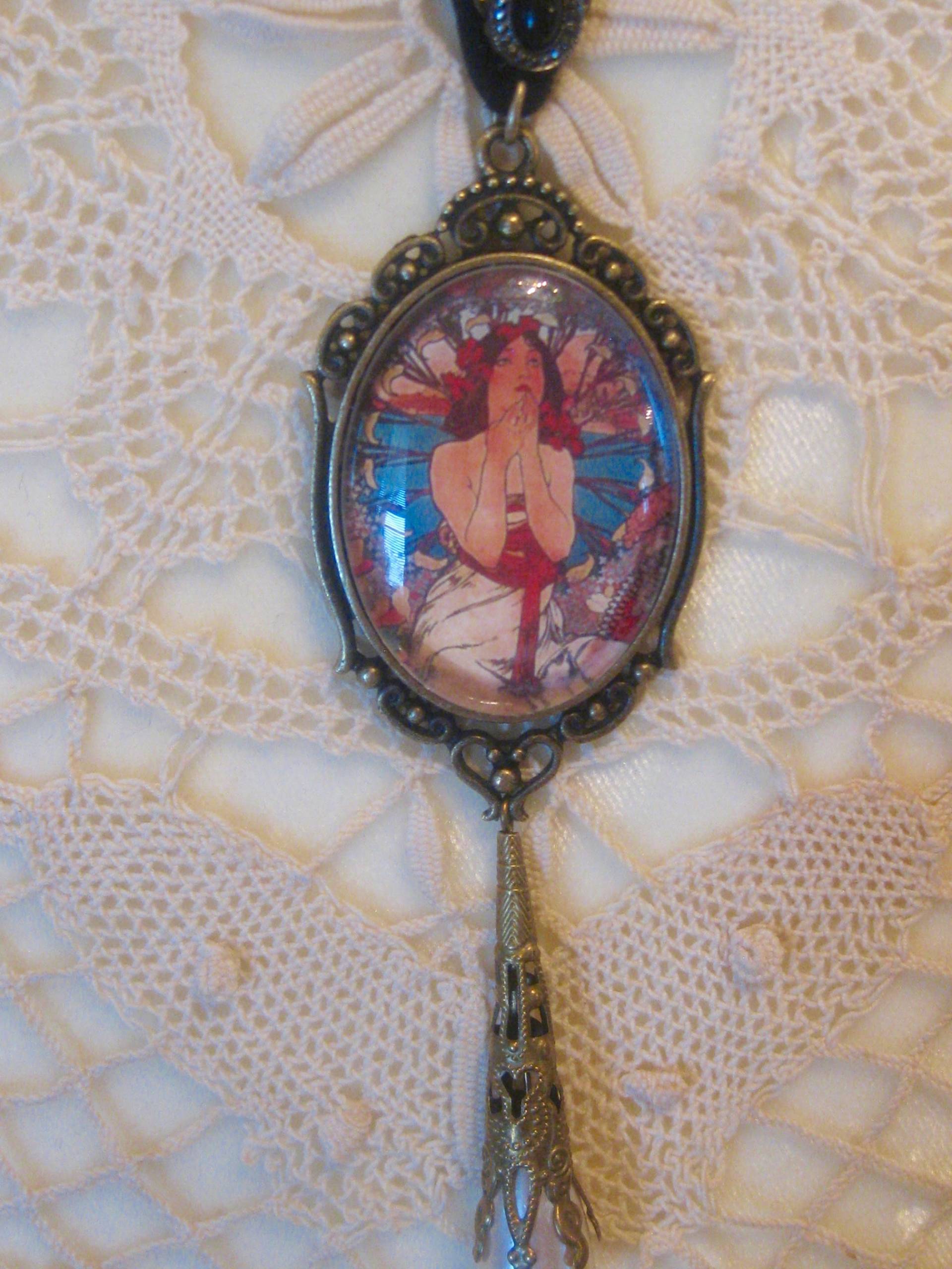 Alphonse Mucha Anhänger Alphonse Mucha Anhänger von ThistleCottageStudio