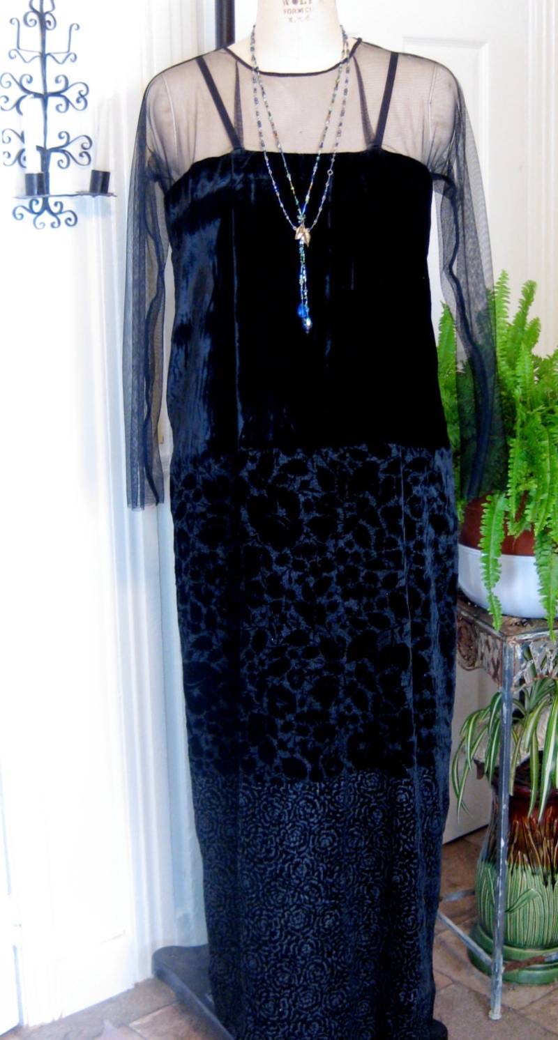 Reduziert/Abendkleid Aus Beflocktem Samt Reduziert/Abendkleid Aus Beflocktem Samt von ThistleCottageStudio