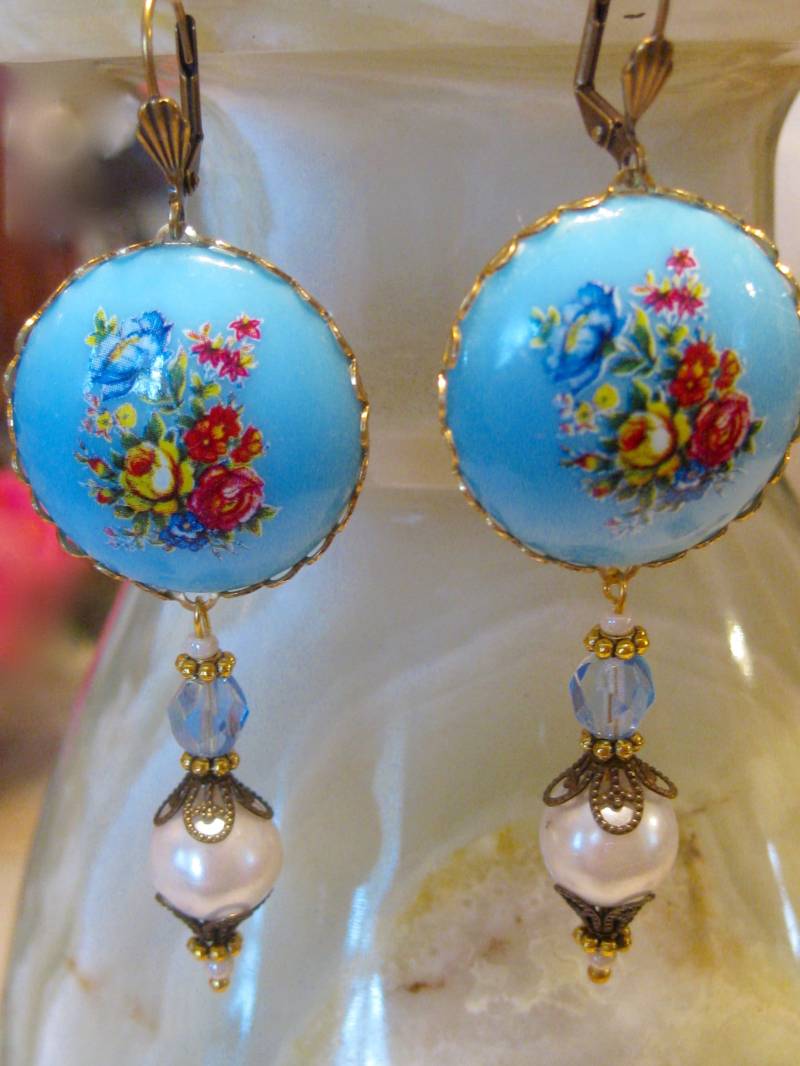 Türkisfarbene Blumen Cabochon Ohrringe Türkisfarbene Blumen Cabochon Ohrringe von ThistleCottageStudio