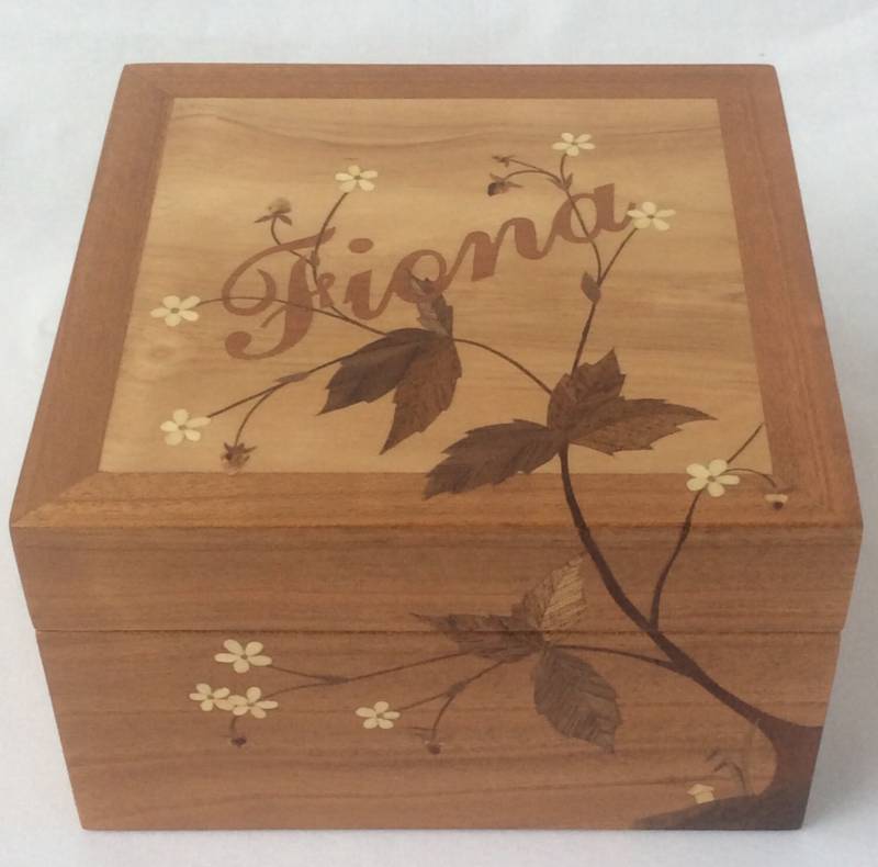 Personalisierte Andenkenbox; Kirsche Schmuckkästchen; Kleines Intarsien-Box; Personalisierte Schmuckschatulle; Eingelegtes Kästchen; von ThistleMarquetry