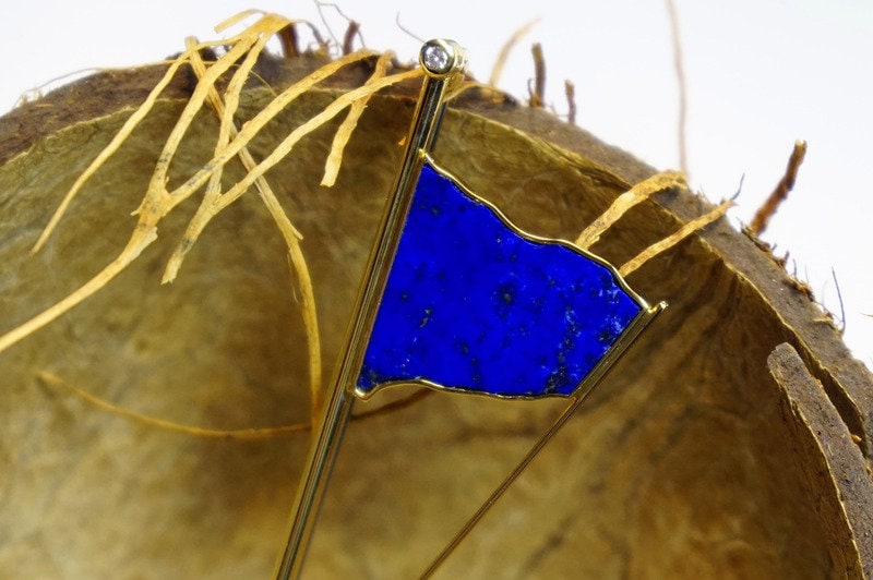 Fahne Brosche Mit Lapislazuli, 750 Er Gelbgold, 18 Ct Gold, Brillant, Anstecknadel, Ansteckschmuck, Lapis von ThoenesGoldSchmuck