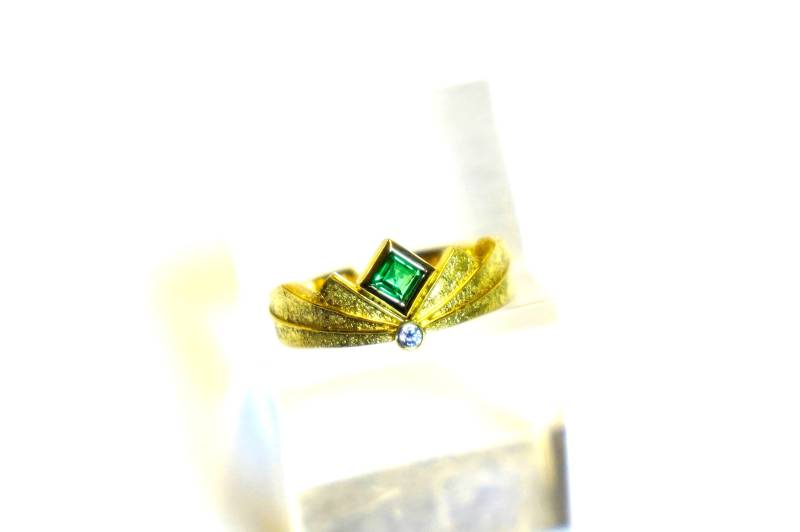 Smaragd-Ring "Krone" Mit Brillant, 18 Ct Gold, 750 Er Gelbgold, Smaragd-Caree von ThoenesGoldSchmuck