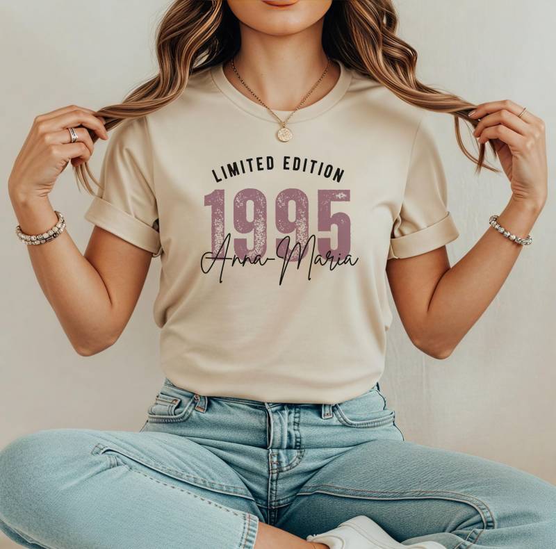 Personalisiertes Shirt Zum 30. Geburtstag Frau Für Jahrgang 1995 Mit Name Geschenk T-Shirt Geburtstagskind Tshirt von ThomaTwins