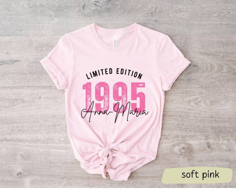 Personalisiertes Shirt Zum 30. Geburtstag Frau Für Jahrgang 1995 Mit Name T-Shirt Geschenk Geburtstagsgeschenk Tshirt Personalisiertes Shirt Zum 30. Geburtstag Frau Für Jahrgang 1995 Mit Name T-Shirt Geschenk Geburtstagsgeschenk Tshirt von ThomaTwins