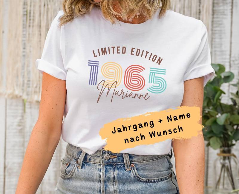 Retro Tshirt Zum 60. Geburtstag Frau Jahrgang 1965 Shirt Mit Name Geschenk Individuelles Geburtstagsgeschenk Freundin von ThomaTwins