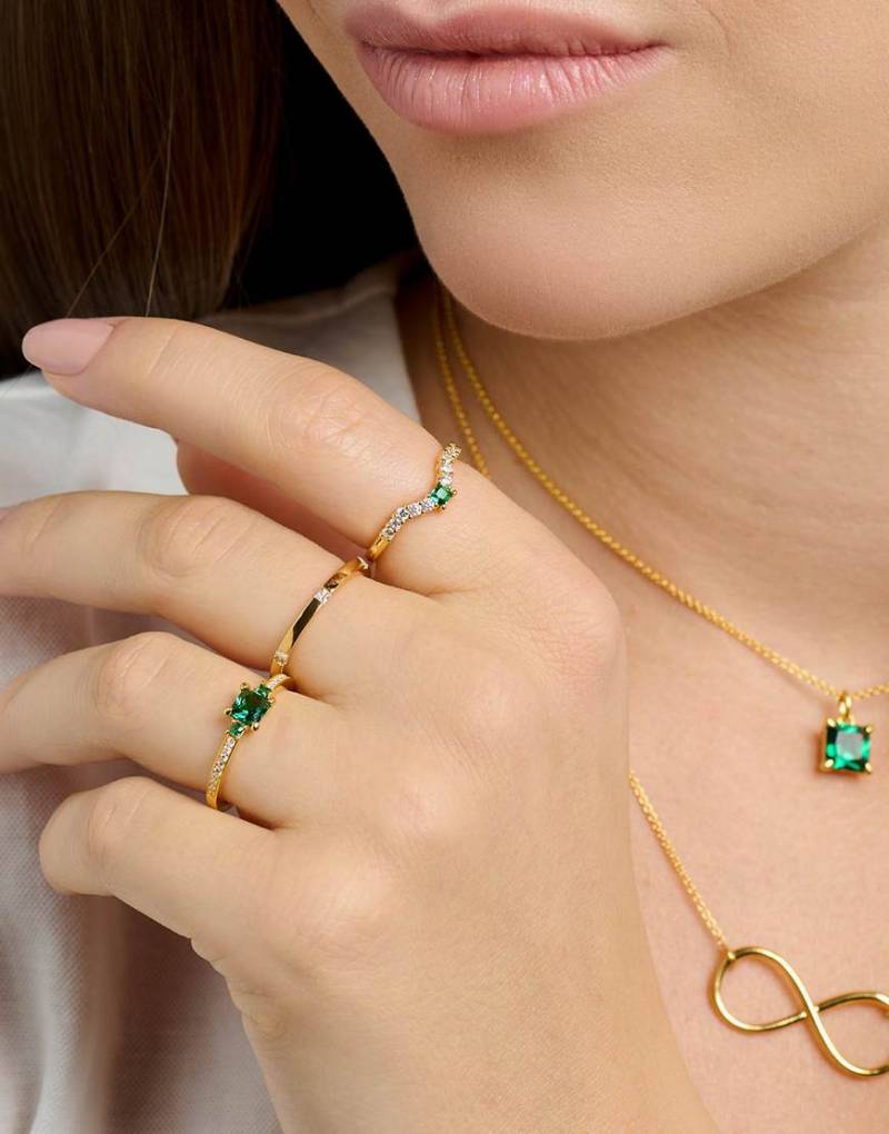 Thomas Sabo - Ring aus 925er Sterlingsilber mit grünen und weißen Schmucksteinen und 18-karätiger Vergoldung in Gelbgold-Goldfarben von Thomas Sabo