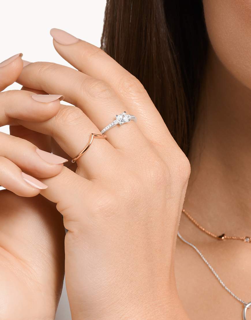 Thomas Sabo - Ring aus 925er Sterlingsilber mit weißen Pavé-Steinen von Thomas Sabo