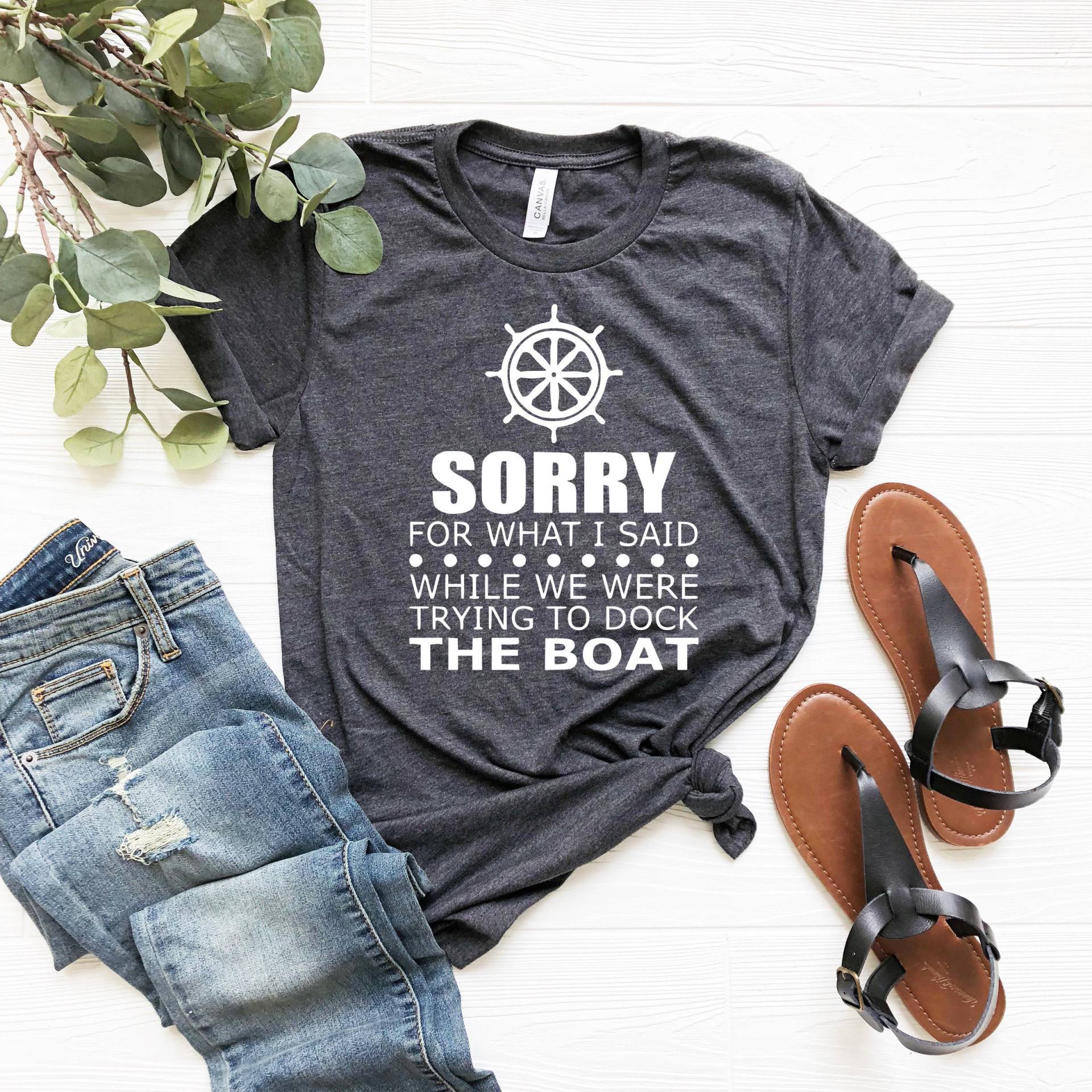 Geschenke Für Bootsfahrer, Es Tut Mir Leid Das, Was Ich Sagte, Als Das Boot Andockte, Lustige Fahren T-Shirt Männer & Frauen, See Boating Geschenk Geschenke Für Bootsfahrer, Es Tut Mir Leid Das, Was Ich Sagte, Als Das Boot Andockte, Lustige Fahren T-Shirt Männer & Frauen, See Boating Geschenk von ThopasCo