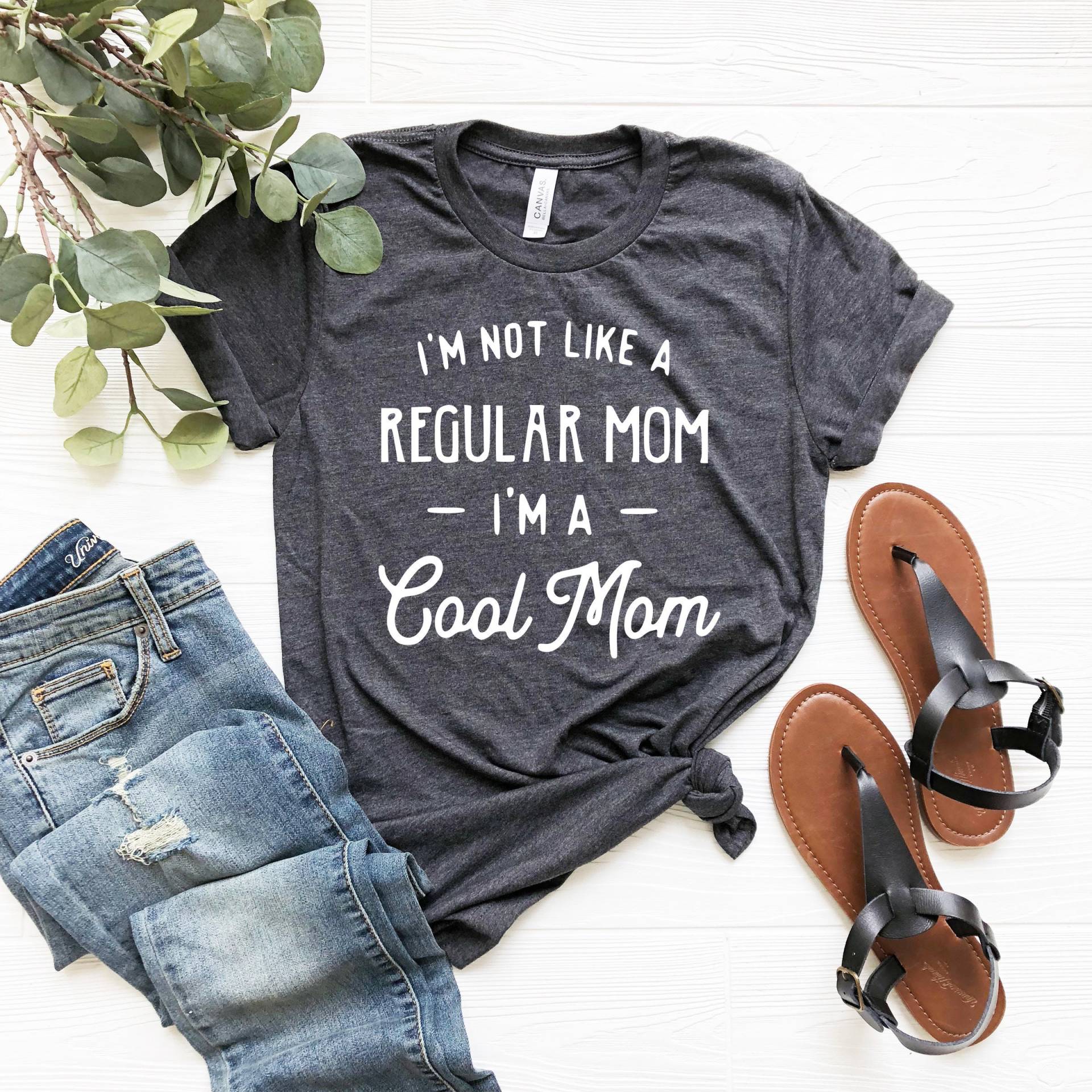Ich Bin Nicht Wie Eine Normale Mutter Ich Coole Shirt, Muttertagsgeschenk, & Frau Mutter, Mittlere Mädchen, Mama Shirt von ThopasCo