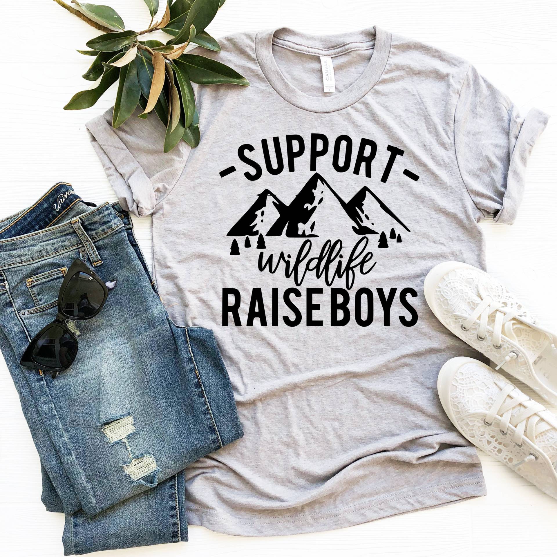 Unterstützung Wildlife Raise Boys, Mama Shirt, T-Shirt, Lustige Geschenk, Junge, Shirt Mit Spruch von ThopasCo