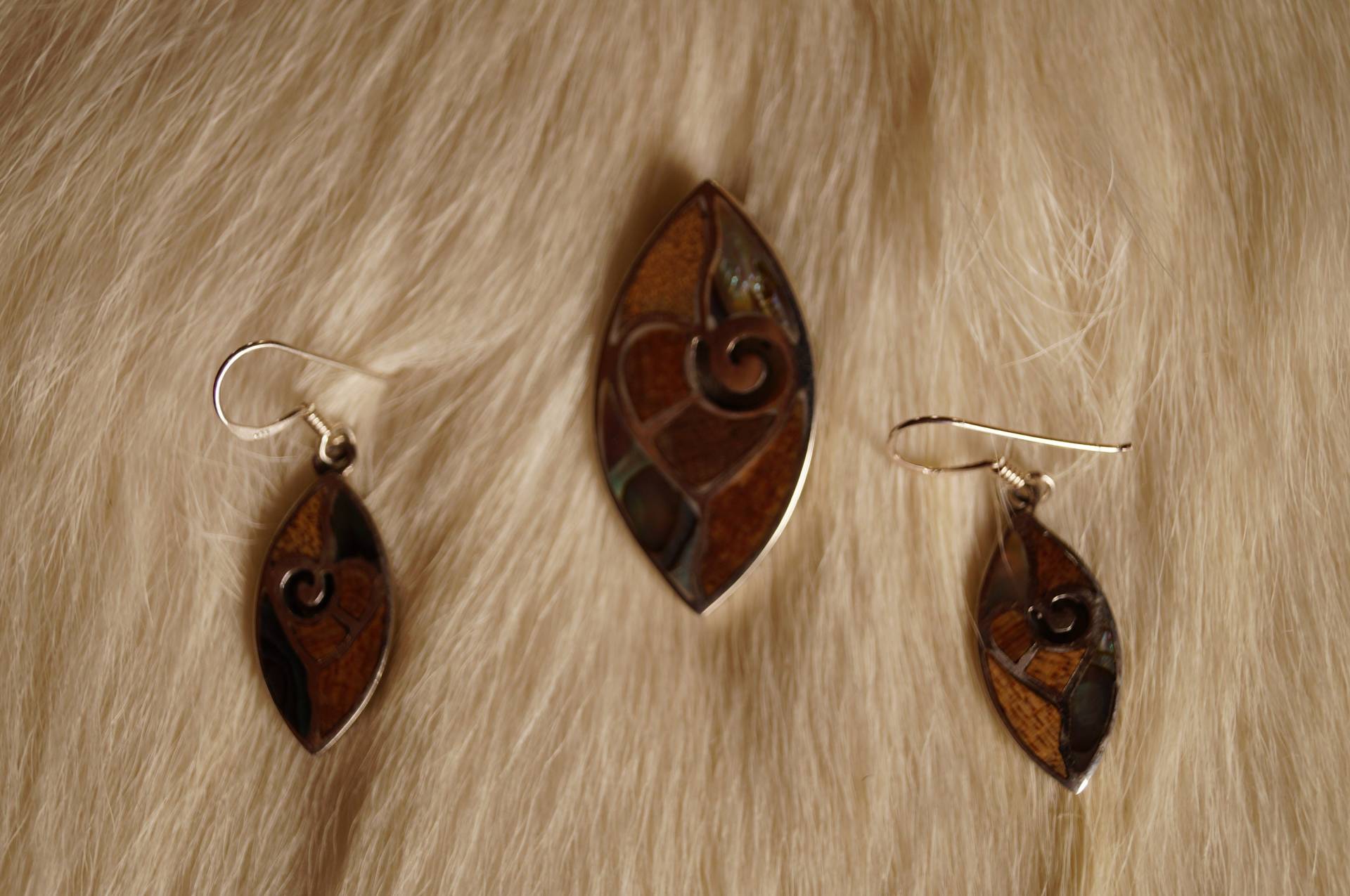 Nice New Zealand Pendant & Earrings Set Nice New Zealand Pendant & Earrings Set von Thoreg