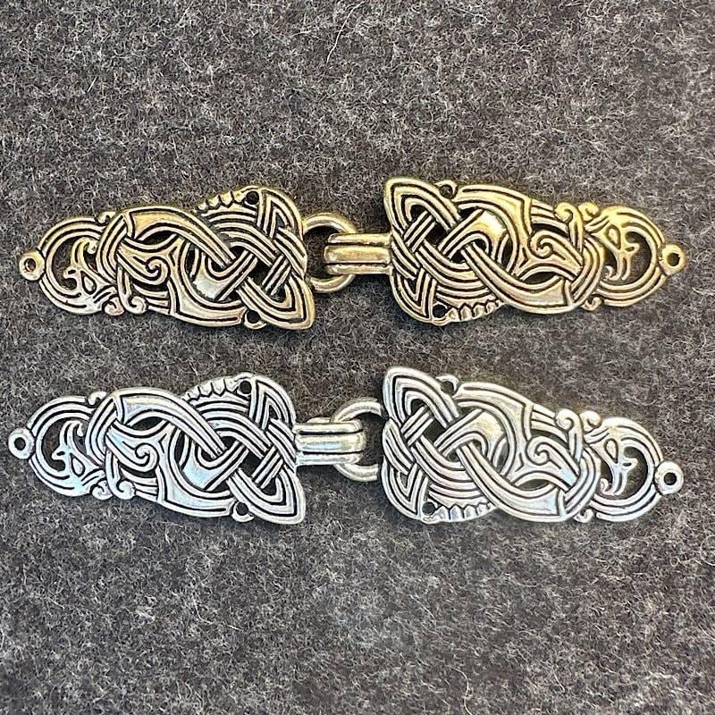 Gewandhaken Lindwurm, Mittelalterschmuck, Wikingerschmuck, Reenactment, Mittelalterkleidung, Larp, Historisch Gewandhaken Lindwurm, Mittelalterschmuck, Wikingerschmuck, Reenactment, Mittelalterkleidung, Larp, Historisch von ThoridsGewandung