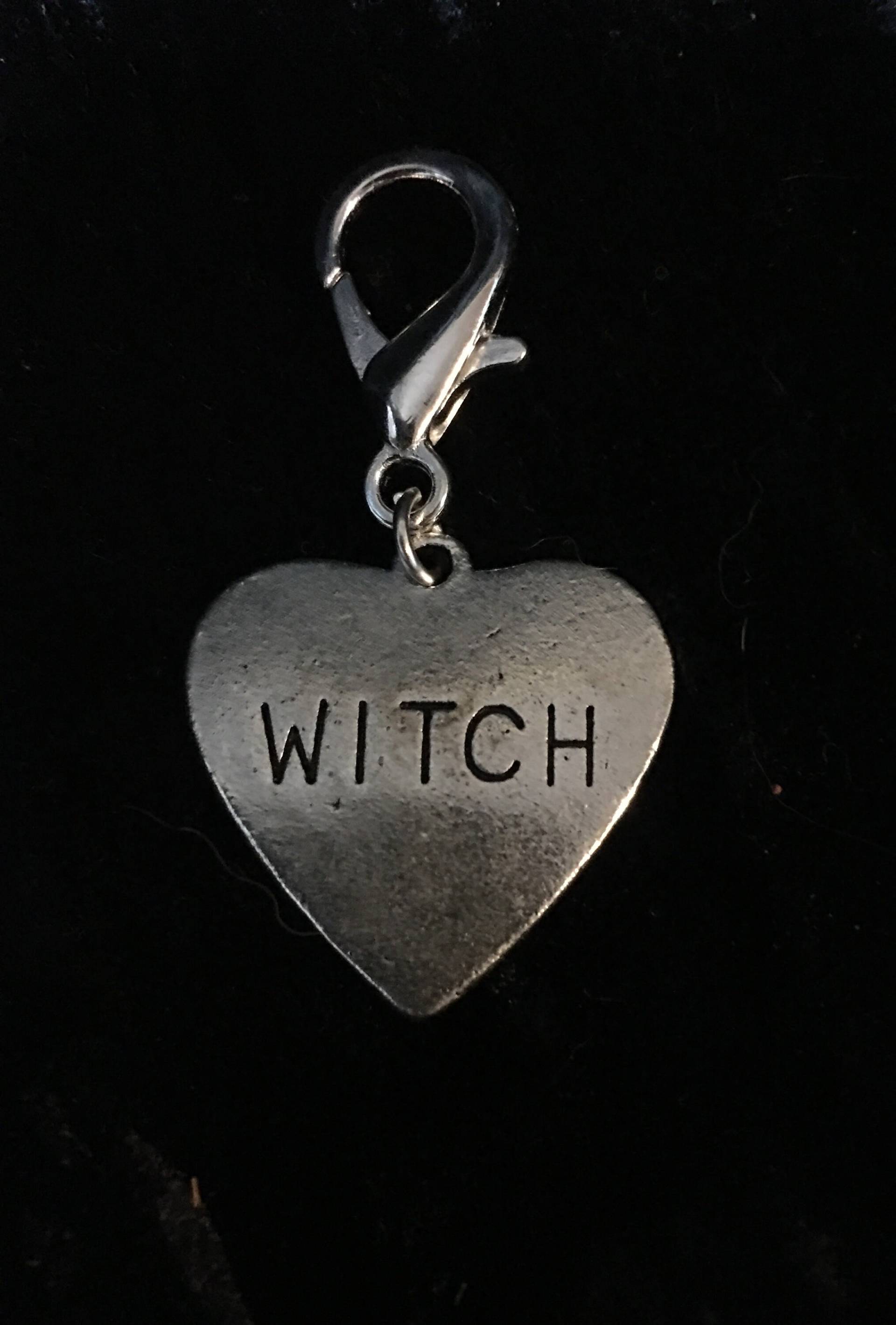 Hexe Herz Tibetsilber Charm Anhänger Hexe Herz Tibetsilber Charm Anhänger von Thornesworld