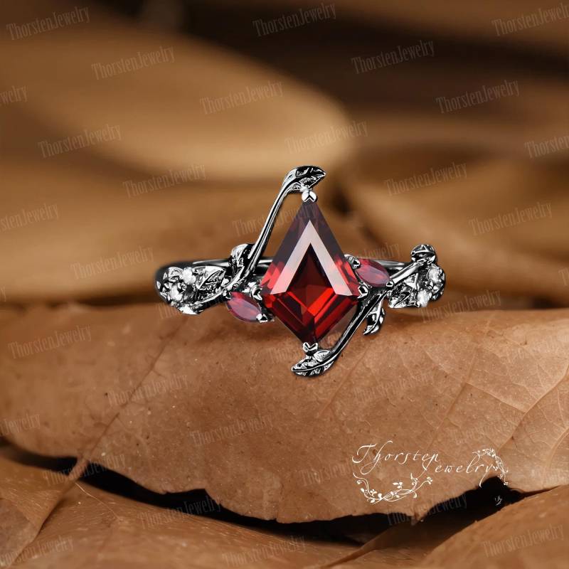 Gothic Black Gold Kite Cut Garnet Engagement Ring Leaf Nature Inspired Promise Ring For Her Art Deco Red Gemstone Women von ThorstenOpos