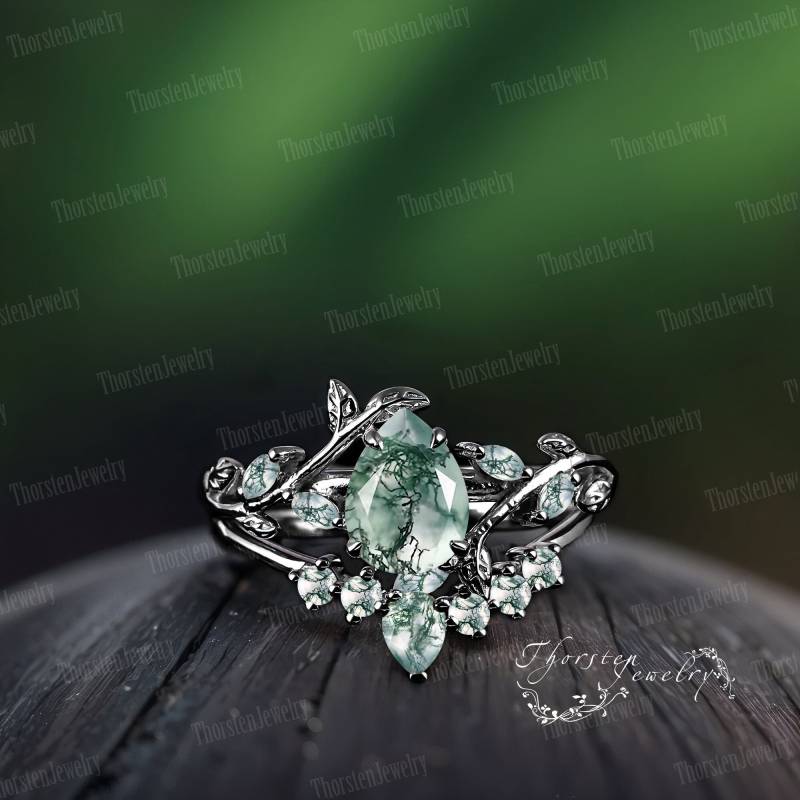 Gothic Black Gold Natural Moss Agate Pear Cut Engagement Ring Sets Bridal Vintage Leaf Promise Cluster Art Deco von ThorstenOpos