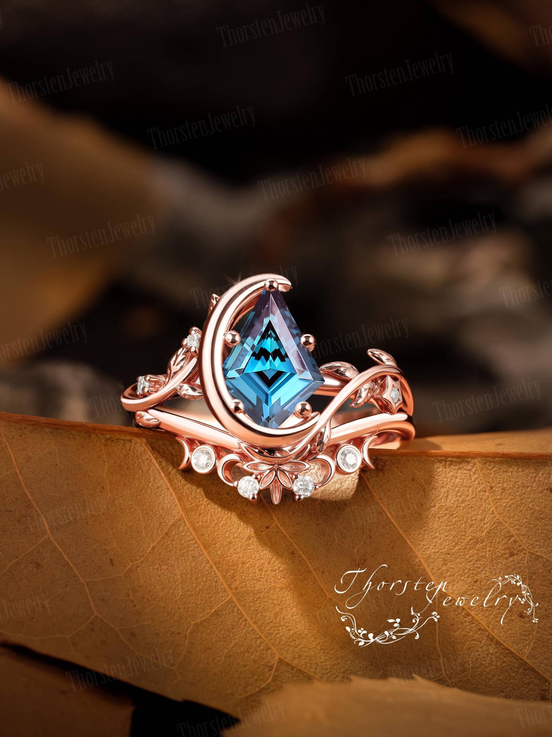 Kite Cut Alexandrite Engagement Ring Sets Rose Gold Promise Moon Bridal Colour Changing Stone Leaf Art Deco Gift For Her Kite Cut Alexandrite Engagement Ring Sets Rose Gold Promise Moon Bridal Colour Changing Stone Leaf Art Deco Gift For Her von ThorstenOpos