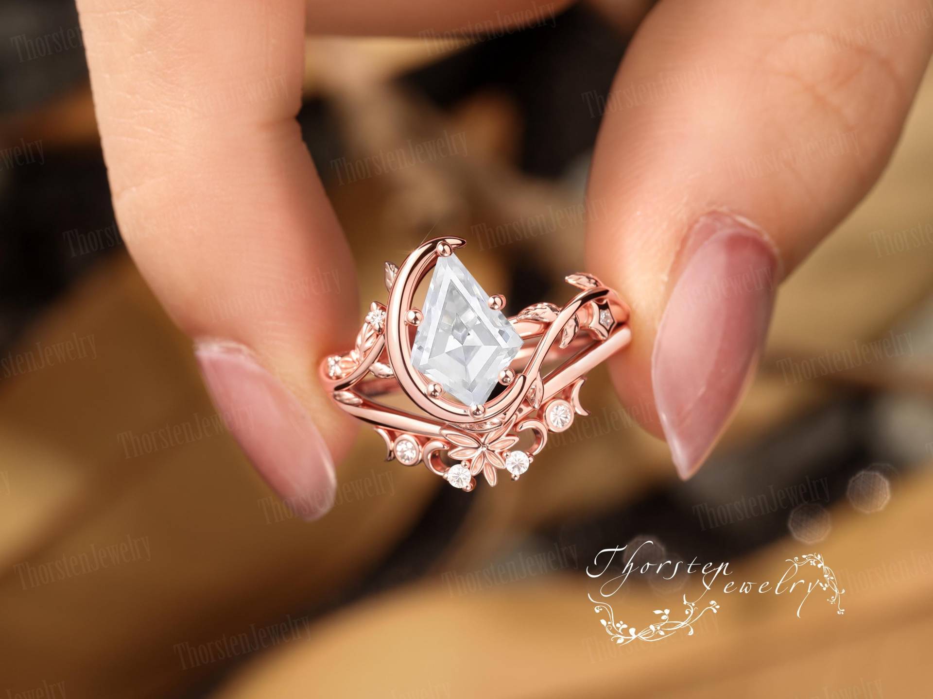 Kite Cut Moissanite Engagement Ring Sets Solid Rose Gold Promise Moon Bridal Leaf Art Deco Handmade Jewelry Gift For Her von ThorstenOpos