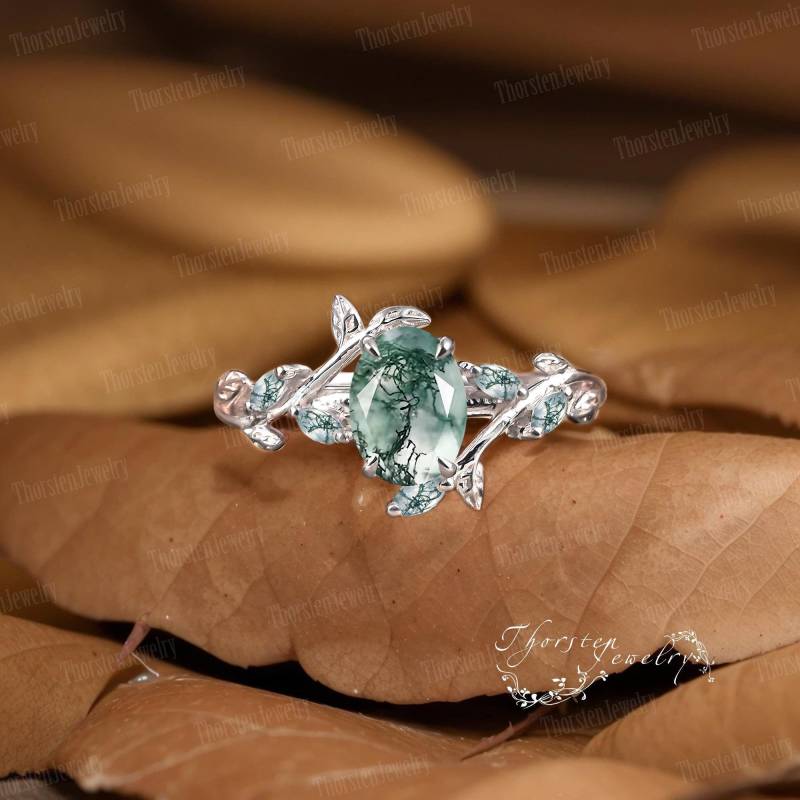 Natural Oval Moss Agate Engagement Ring 14K White Gold Unique Promise Bridal Nature Inspired Leaf Anniversary Gifts For Women von ThorstenOpos