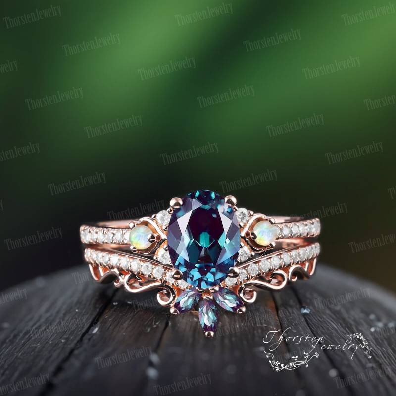 Oval Alexandrite Engagement Ring Rose Gold Bridal Sets Promise Art Deco Colour Changing Stone Cluster Handmade Jewelry Gifts von ThorstenOpos