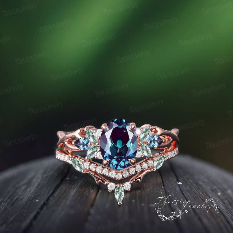 Oval Alexandrite Engagement Ring Sets Bridal Rose Gold Art Deco Vintage Promise Colour Changing Stone Cluster For Women von ThorstenOpos