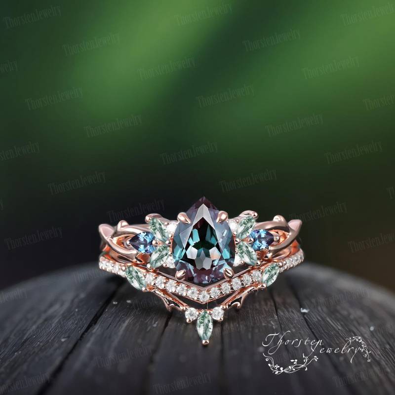 Pear Alexandrite Engagement Ring Sets Bridal Rose Gold Art Deco Vintage Promise Colour Changing Stone Cluster For Women von ThorstenOpos