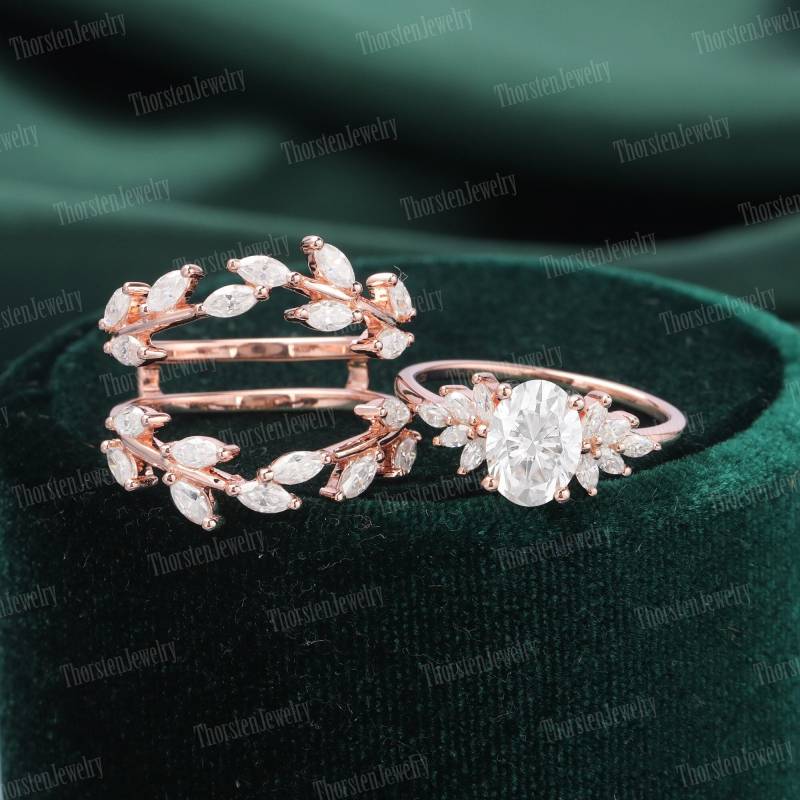 Unique Oval Cut Moissanite Engagement Ring Set Vintage Rose Gold Marquise Cluster Ring Double Curved Diamond Anniversary von ThorstenOpos