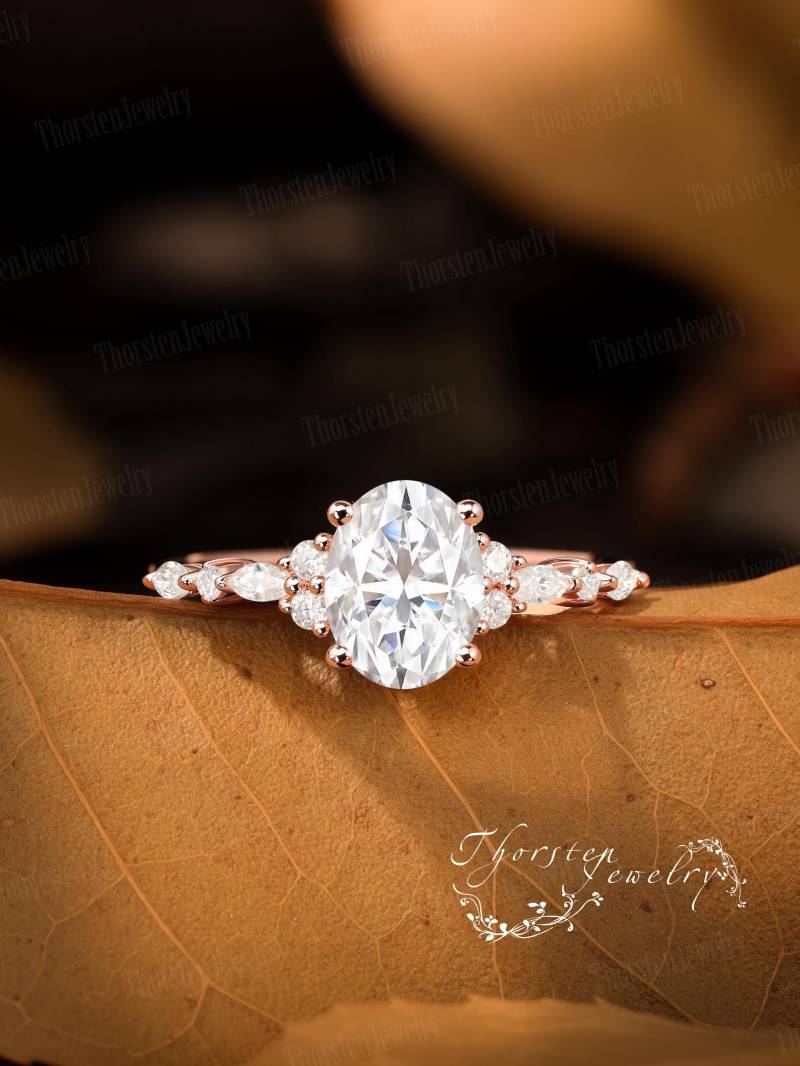Vintage Moissanite Engagement Ring | Unique Solid 14K Gold Wedding Oval Cut Cluster Diamond Promise Anniversary Gift von ThorstenOpos