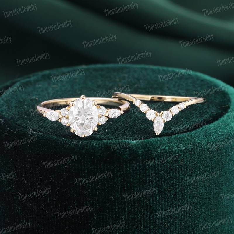 Vintage Oval Moissanite Engagement Ring Set Yellow Gold Unique Marquise Cluster Diamond Wedding Bridal Promise von ThorstenOpos