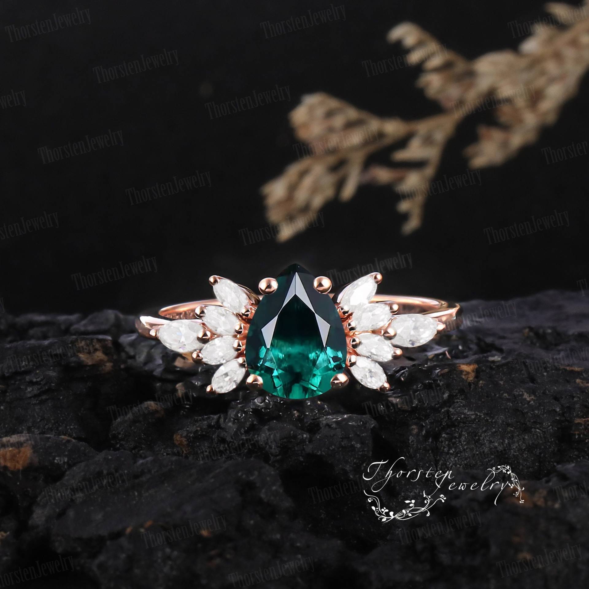 Vintage Pear Shaped Emerald Engagement Ring Diamond Wedding Rose Gold Cluster Bridal Ring Women Anniversary Gift von ThorstenOpos