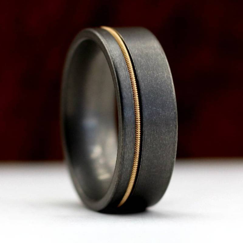 The Hendrix, Gitarrensaiten Ring, Grauer Wolfram Gunmetall Gitarre Ehering, Musiker Geschenk, Gitarrist Thorum von ThorumCo