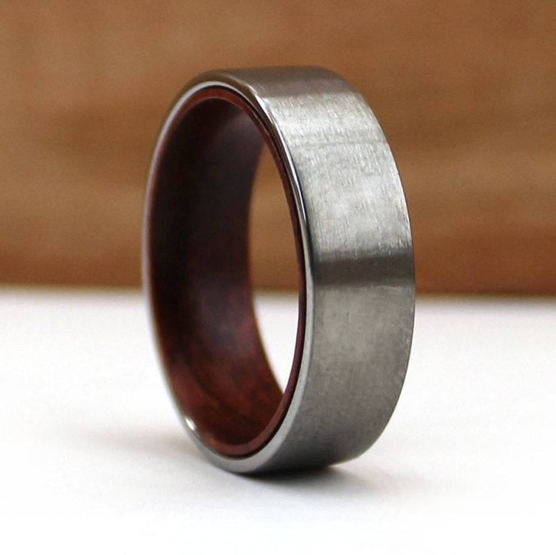 The Redwood, Matte Ring, Wolfram Holz Wolframcarbid Ehering, Schwarz Wolframring, Ehering von ThorumCo