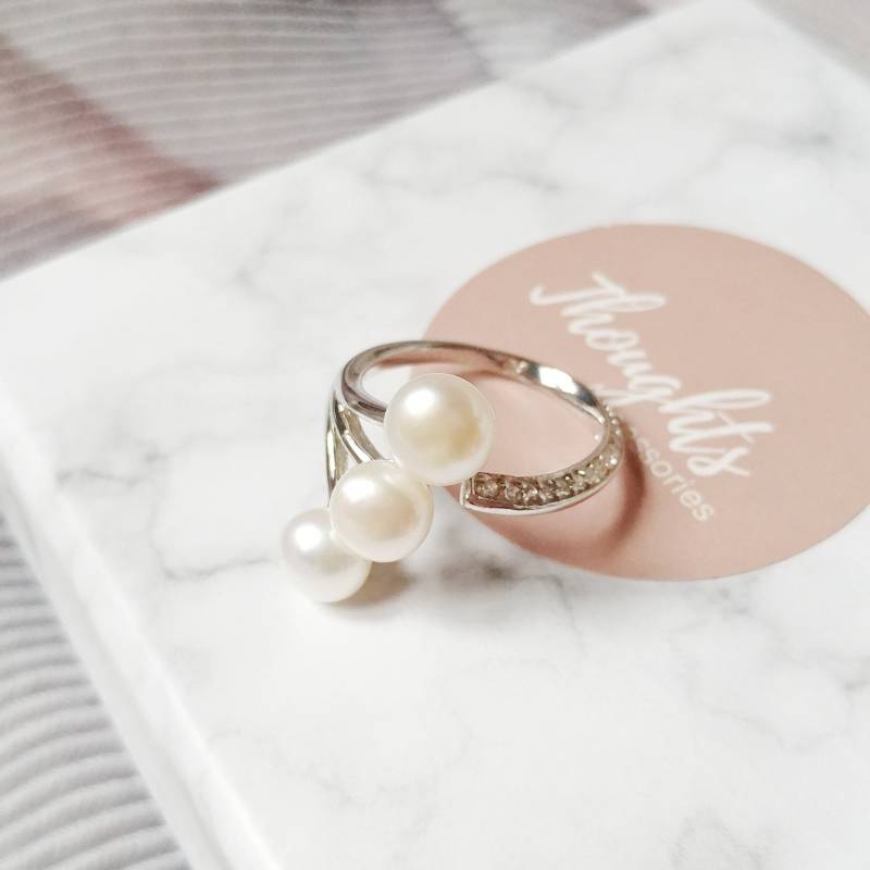 Freshwater Pearl Statement Ring, Sterling Silver Women Rings, Adjustable Open Cuff Bridal Jewellery, Bridesmaid Gift von ThoughtsAccessories