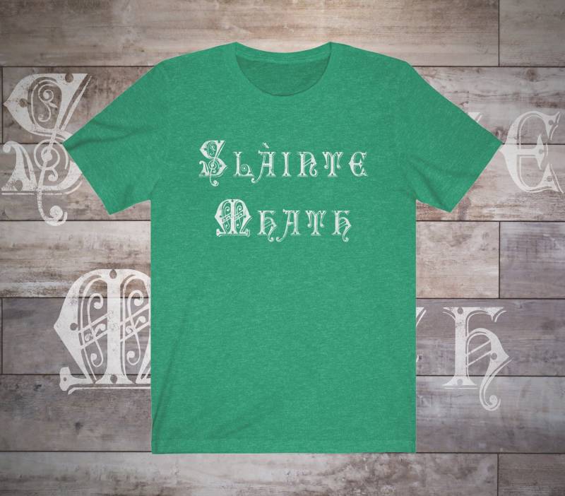 Slainte Mhath Good Health Unisex Jersey Kurzärmeliges T-Shirt St Patricks Day Cheers Vintage Washed Worn Grafik Gaelic Celtic Irish Pub Slainte Mhath Good Health Unisex Jersey Kurzärmeliges T-Shirt St Patricks Day Cheers Vintage Washed Worn Grafik Gaelic Celtic Irish Pub von ThreadAlive