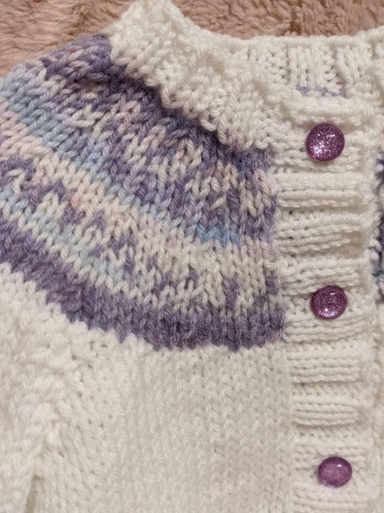 Hand Gestrickte Strickjacke Hand Gestrickte Strickjacke von ThreadByThreadDesign