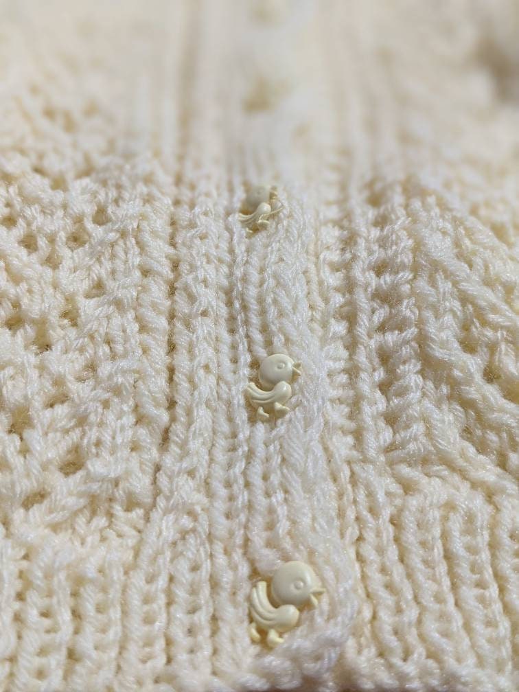 Handgestrickte Baby Cardigan - Gelb Handgestrickte Baby Cardigan - Gelb von ThreadByThreadDesign