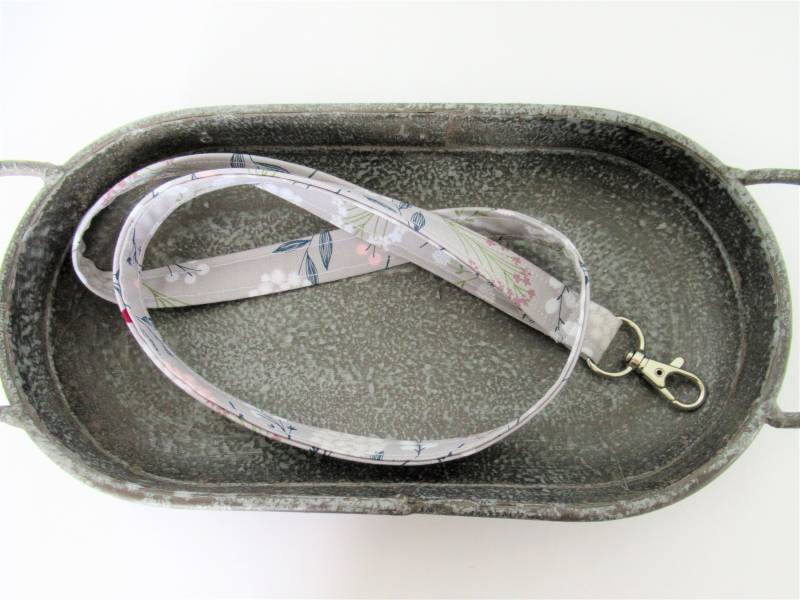 Floral Lanyard, Fabric Key Gray Geschenk Für Coworker, Keychain, Id Holder Floral Lanyard, Fabric Key Gray Geschenk Für Coworker, Keychain, Id Holder von ThreadandPurls