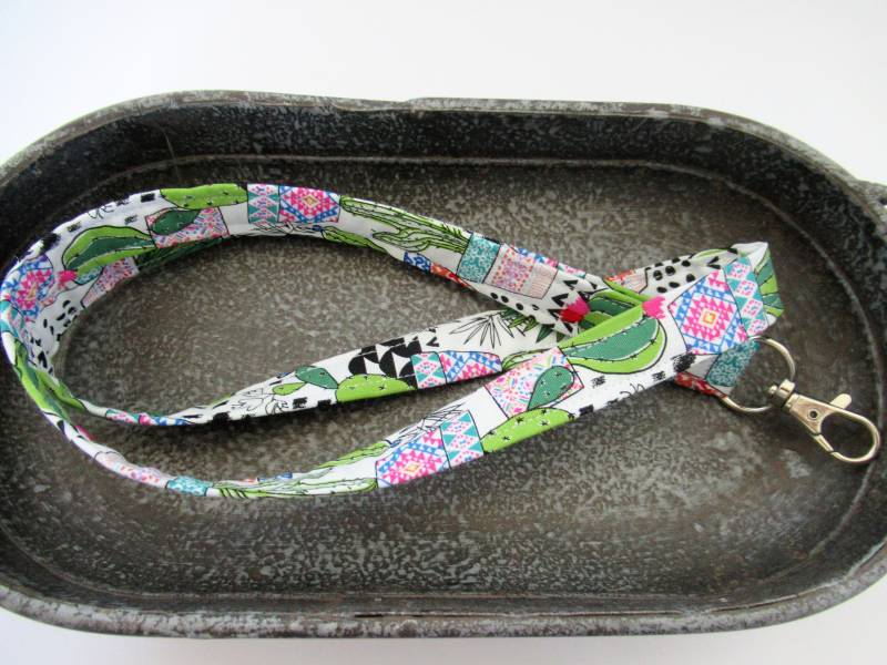 Kaktus Schlüsselband, Stoff Geschenk, Geschenk Für Kollegen, Schlüsselanhänger Lanyard, Teenager, Weihnachtsgeschenk Unter 10 von ThreadandPurls