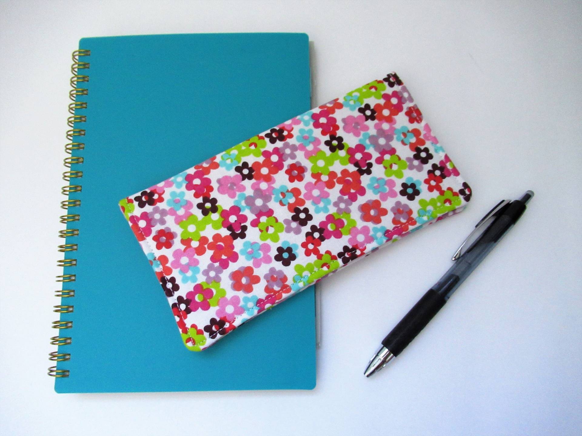 Rosa Scheckbuch Cover, Stoff Halter, Floral Geschenk Für Mitarbeiter Freund, Unter 10 Rosa Scheckbuch Cover, Stoff Halter, Floral Geschenk Für Mitarbeiter Freund, Unter 10 von ThreadandPurls