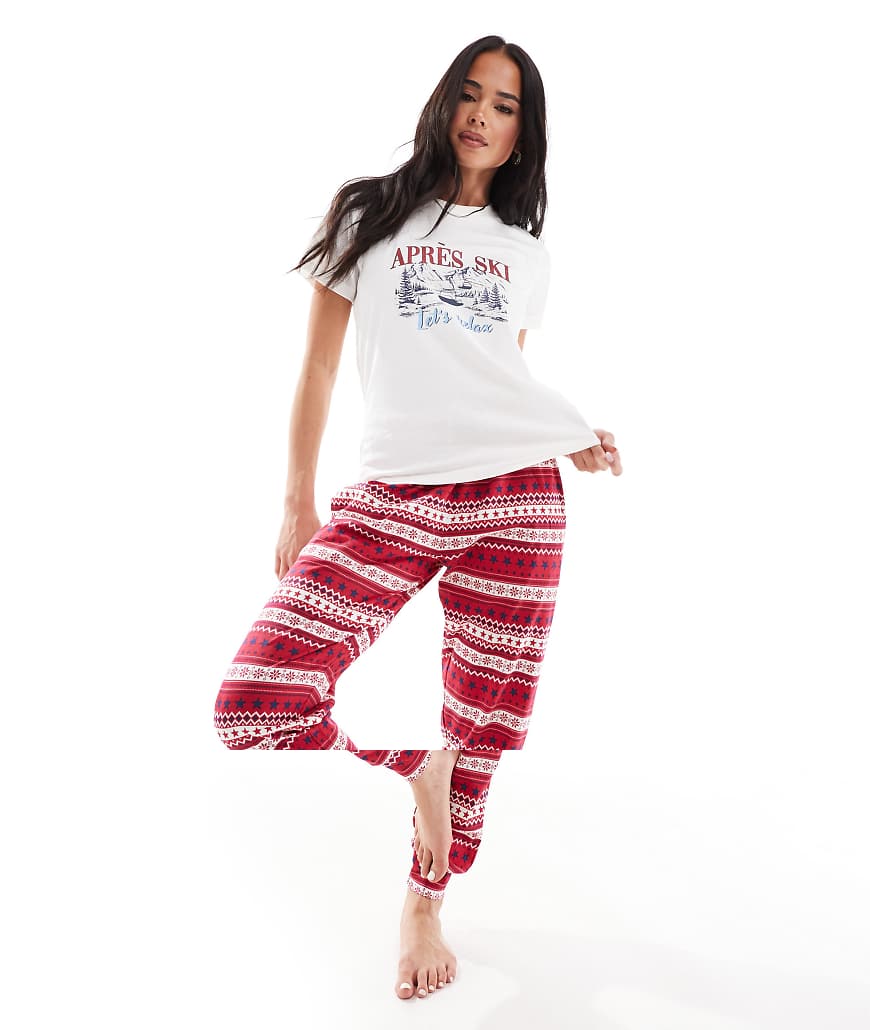 Threabare - Pyjama mit T-Shirt mit Skiprint in Rot Threabare - Pyjama mit T-Shirt mit Skiprint in Rot von Threadbare