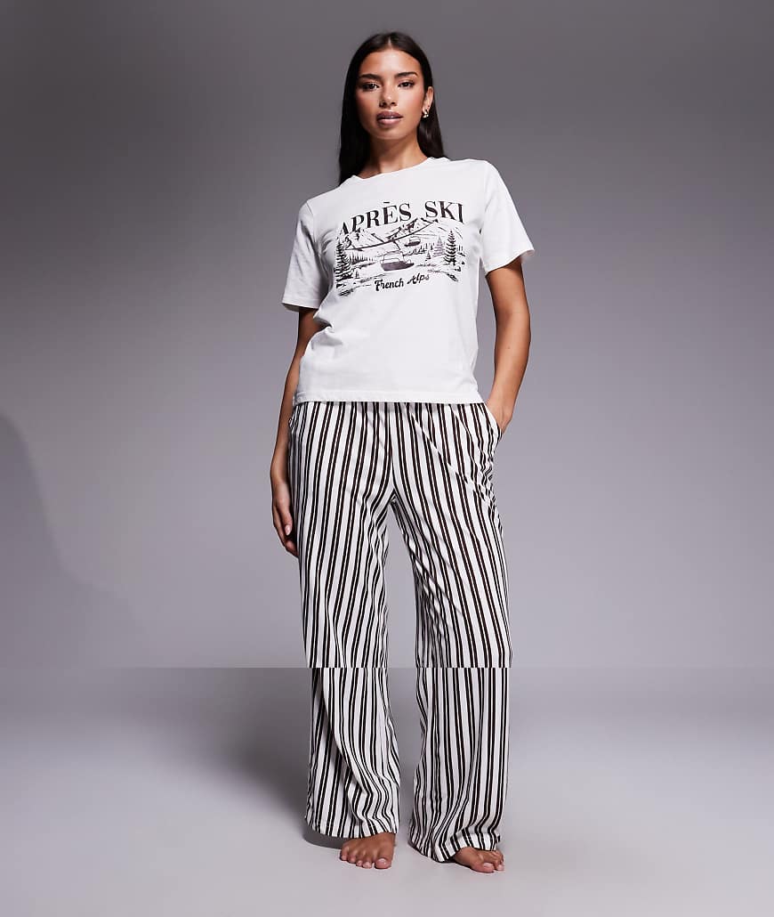 Threadbare - Apres Ski - Kurzärmliger Pyjama mit gestreifter Hose in Ecru und Braun-Brown von Threadbare