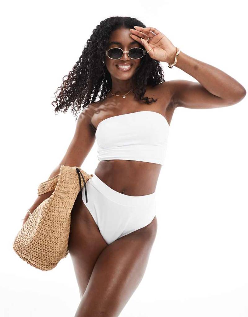 Threadbare - Bikini in Weiß mit trägerlosem Bikinioberteil und Bikinihose mit hohem Bund von Threadbare