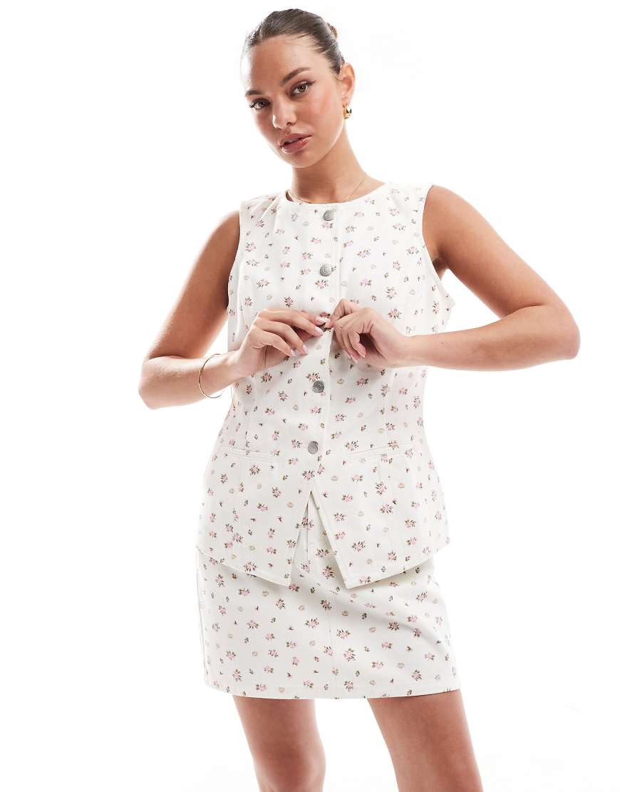Threadbare - Denim-Weste in Weiß mit Blümchenmuster in Rosa, Kombiteil von Threadbare