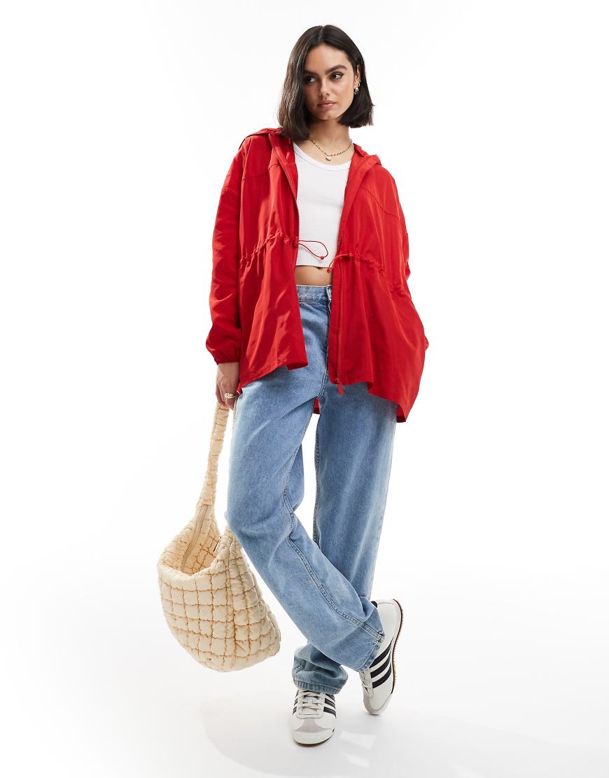 Threadbare - Festival - 2-in-1-Regentrenchcoat in Rot Threadbare - Festival - 2-in-1-Regentrenchcoat in Rot von Threadbare