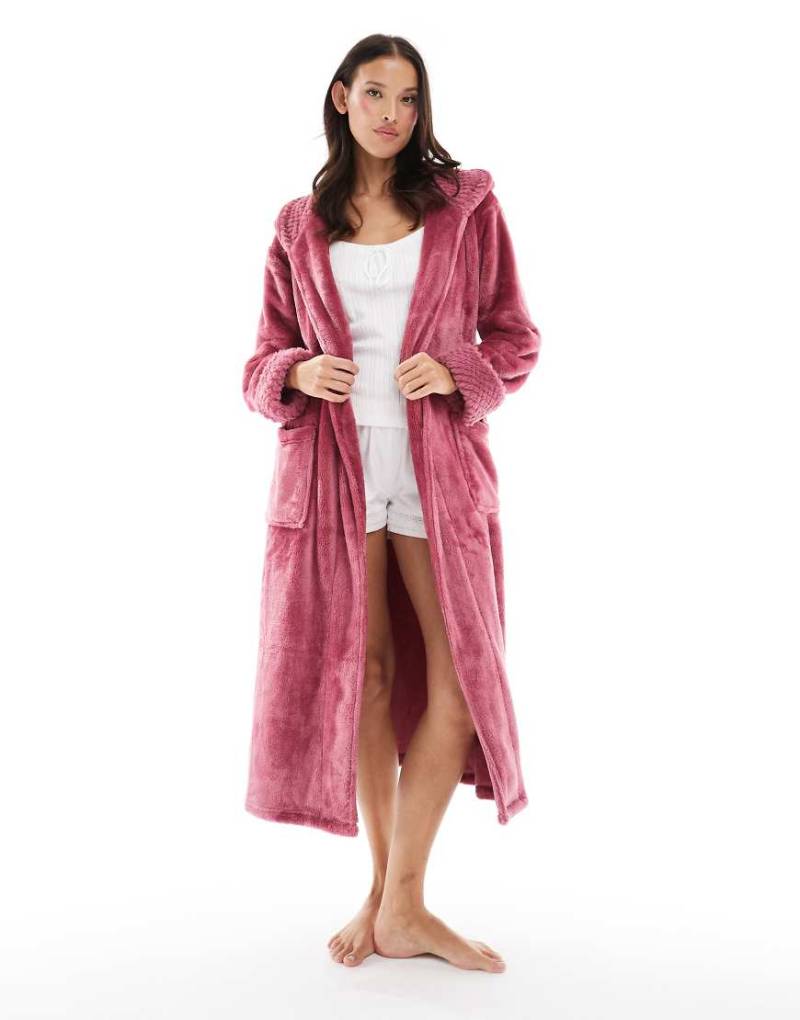 Threadbare - Flauschiger, langer Bademantel in Rosa von Threadbare