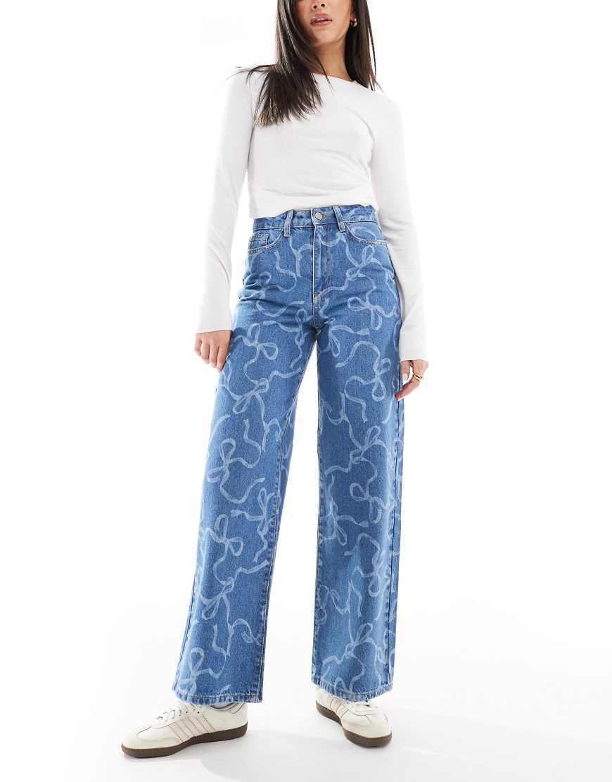 Threadbare - Gerade geschnittene Jeans in mittelblauer Waschung mit Schleifenmuster von Threadbare