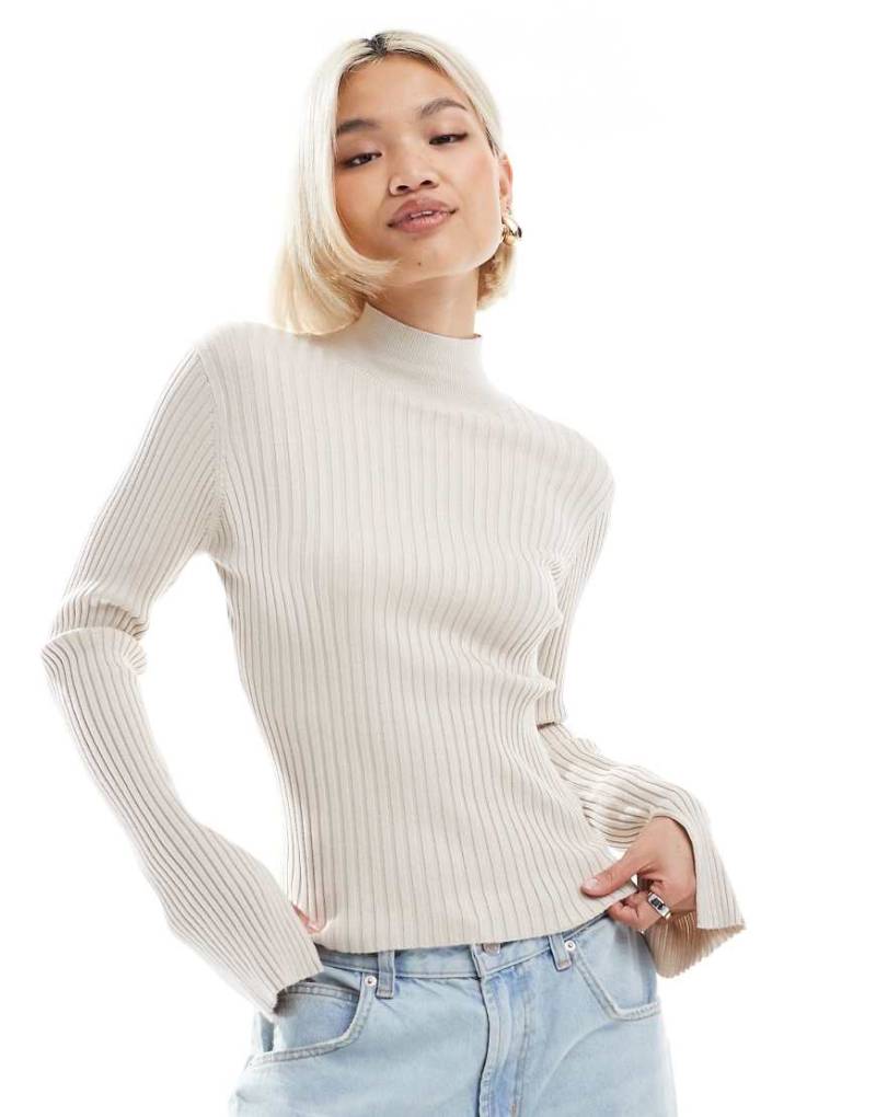 Threadbare - Gerippter Pullover in Wollweiß mit Schlitzärmeln und Stehkragen von Threadbare