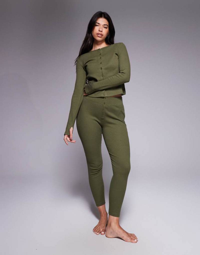 Threadbare - Geripptes Loungewear-Set in Khaki mit langärmligem Oberteil mit Knopfleiste-Grün von Threadbare