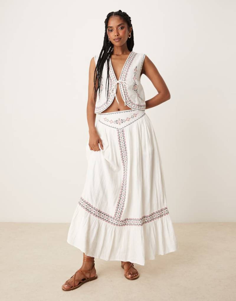 Threadbare - Gewebter Maxirock in Cremeweiß mit hohem Baumwollanteil und Stickerei, Kombiteil von Threadbare